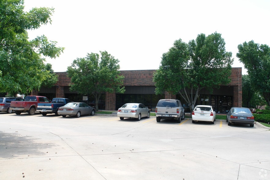 3450 N Rock Rd, Wichita, KS for rent - Building Photo - Image 3 of 4