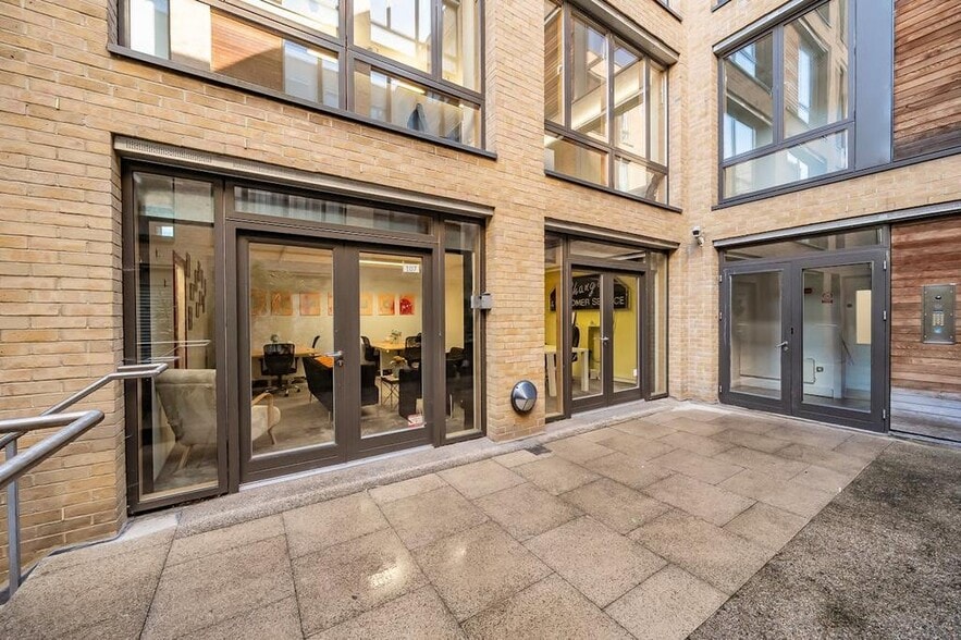 107 Drysdale St, London for sale - Building Photo - Image 3 of 12