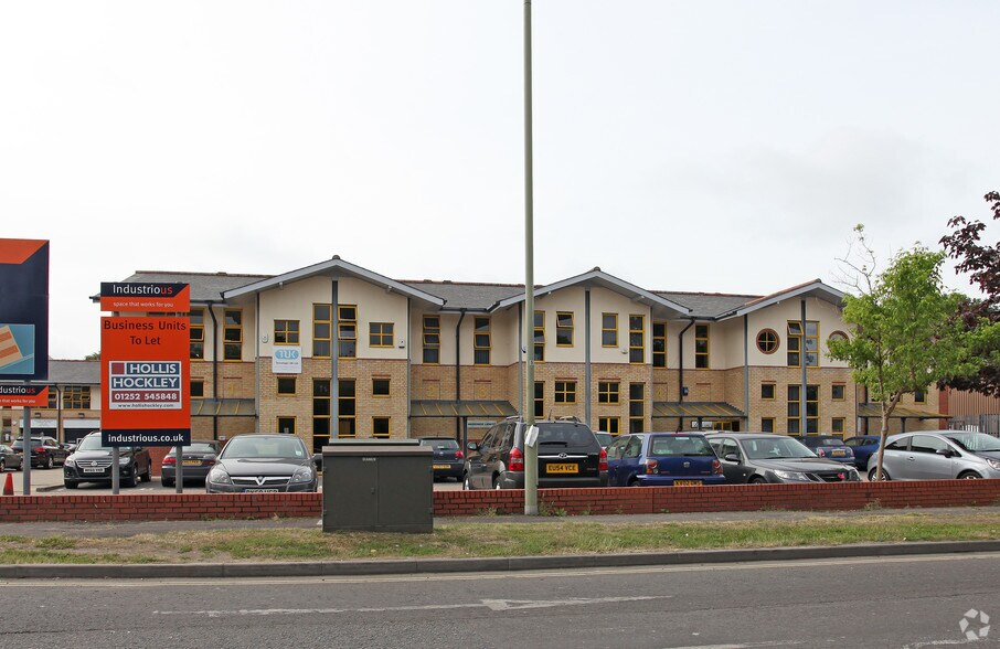 Eelmoor Rd, Farnborough to rent - Building Photo - Image 2 of 6