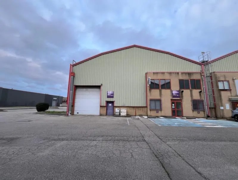 Light Industrial in Vénissieux to rent Building Photo- Image 1 of 11