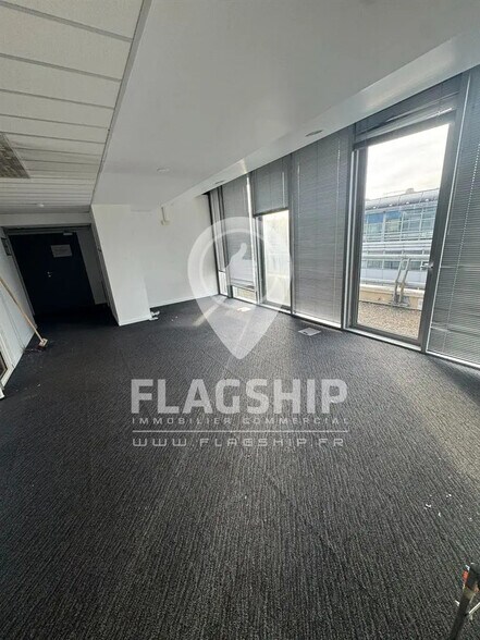 Office in Pantin to rent - Building Photo - Image 3 of 9