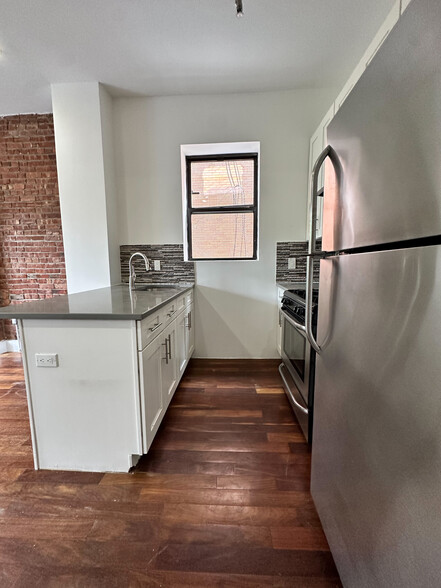 84 Somers St, Brooklyn, NY for sale - Building Photo - Image 3 of 13