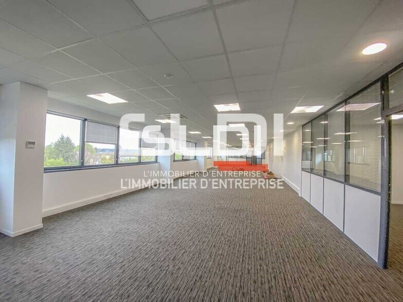 160 Avenue Henri Schneider, Meyzieu to rent - Interior Photo - Image 3 of 9