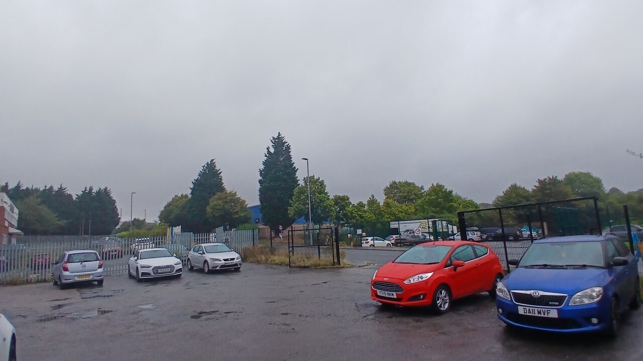 Wharfedale Rd, Bradford to rent Building Photo- Image 1 of 3