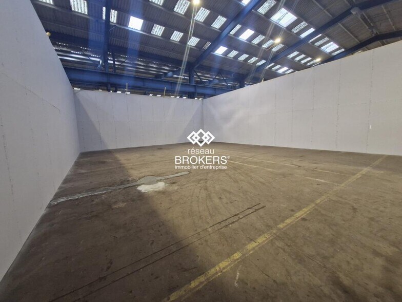 Industrial in Mitry Mory to rent - Interior Photo - Image 2 of 5