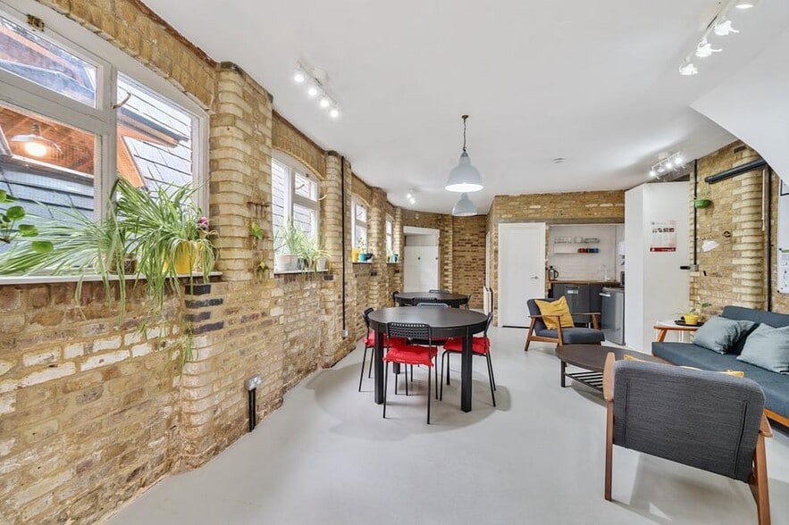 15 Hackney Rd, London to rent - Building Photo - Image 1 of 15