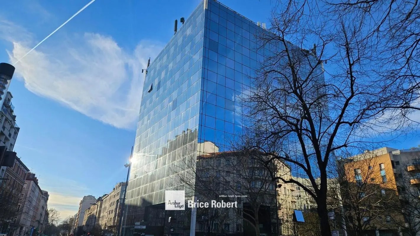 75 Cours Emile Zola, Villeurbanne to rent Building Photo- Image 1 of 10