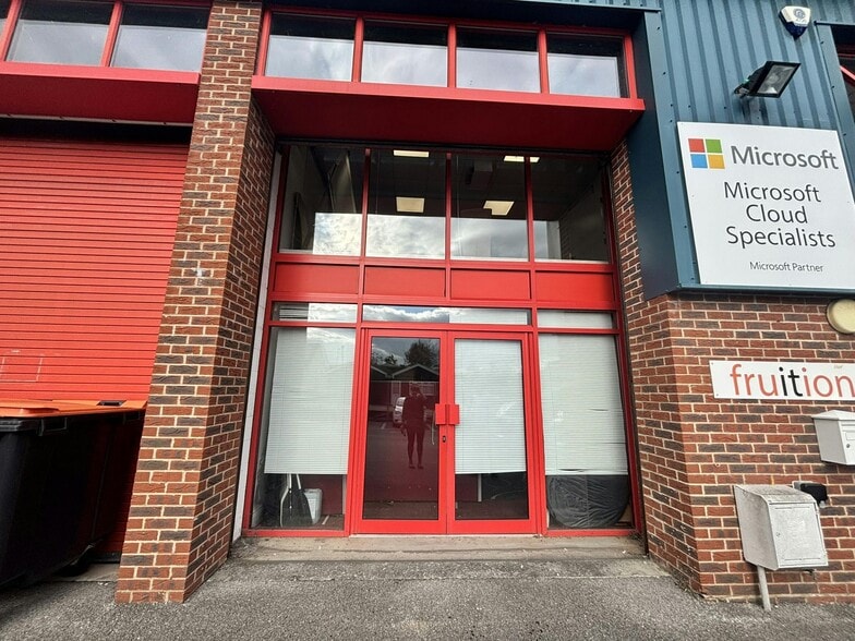 Claylands Rd, Bishops Waltham to rent - Building Photo - Image 2 of 16