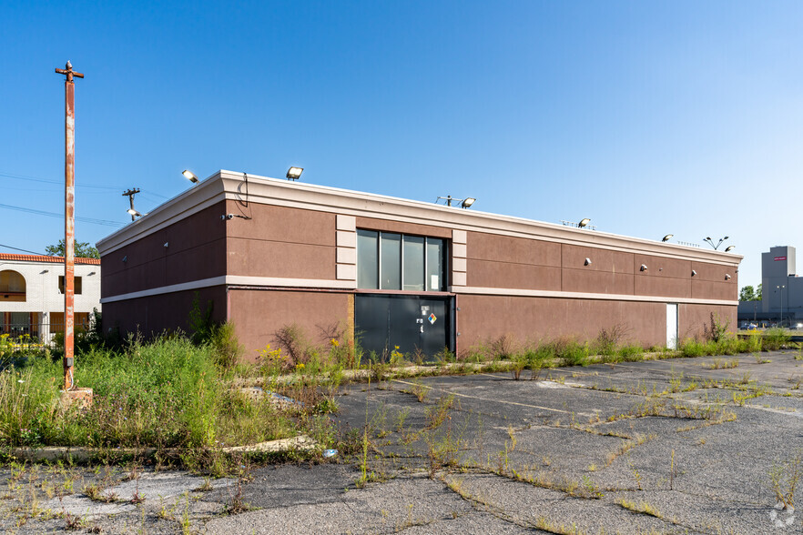 1680 E Grand Blvd, Detroit, MI for rent - Building Photo - Image 1 of 9