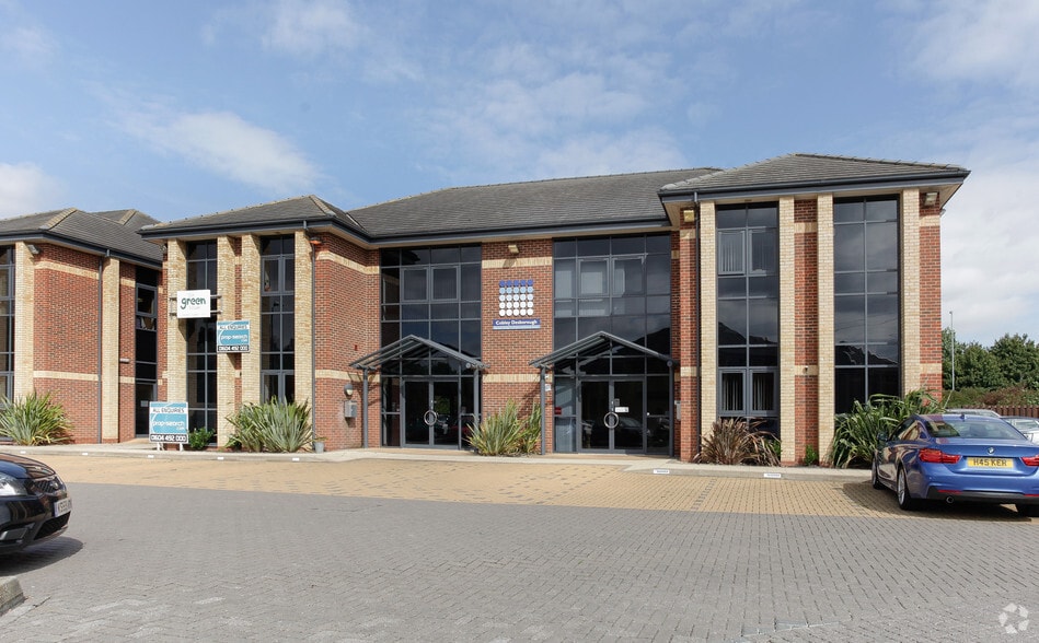 6 Queensbridge, Northampton for sale - Building Photo - Image 1 of 1