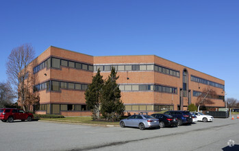 2 Corporate Pl, Middletown, RI for sale Building Photo- Image 1 of 1