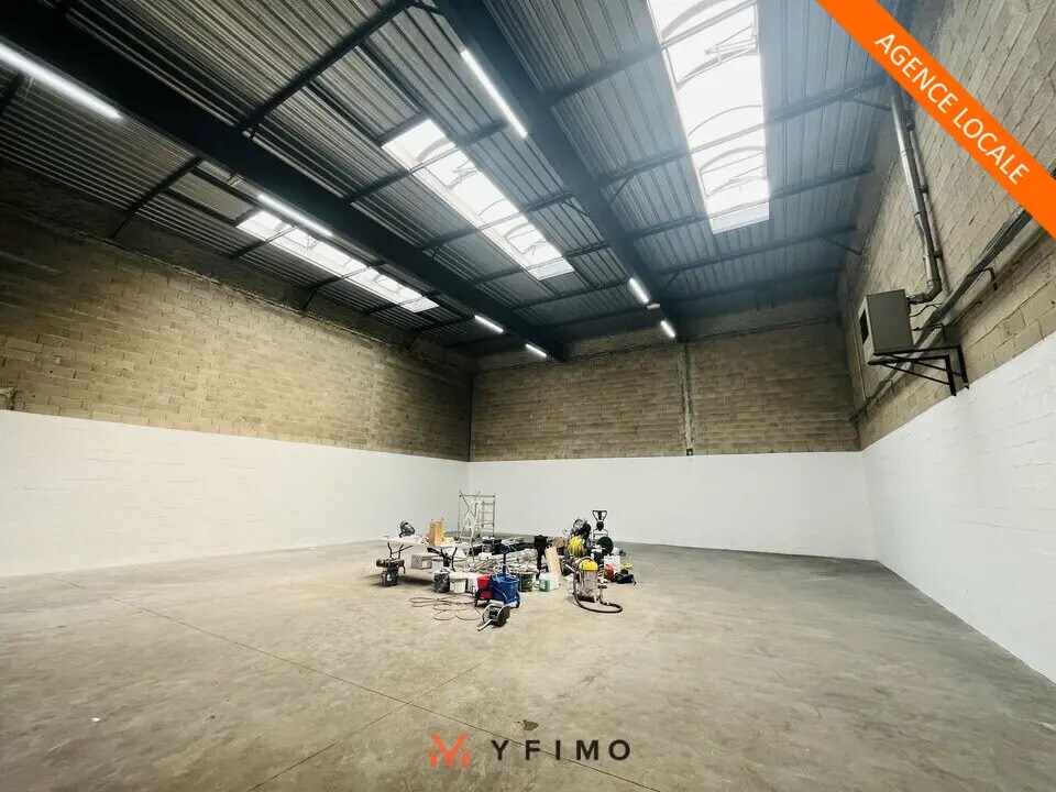 Industrial in Élancourt to rent Interior Photo- Image 1 of 6