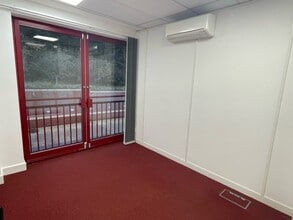 Boundary Rd, High Wycombe to rent Interior Photo- Image 1 of 6