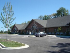 3923 Mercy Dr, Mchenry, IL for rent Building Photo- Image 1 of 7