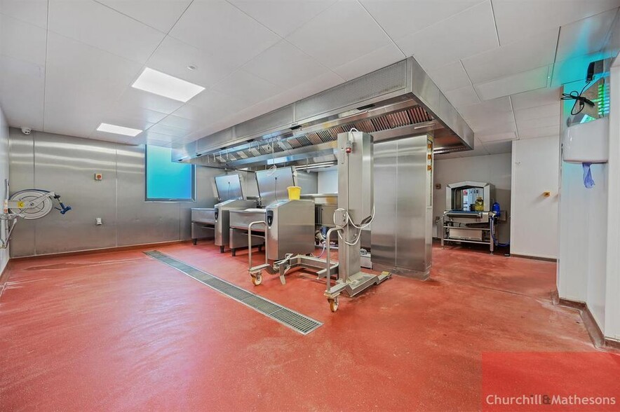 5 McNicol Dr, London for sale - Interior Photo - Image 1 of 1