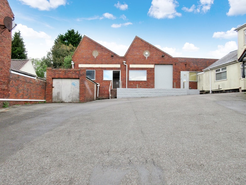 153 Powke Ln, Rowley Regis to rent - Building Photo - Image 2 of 8