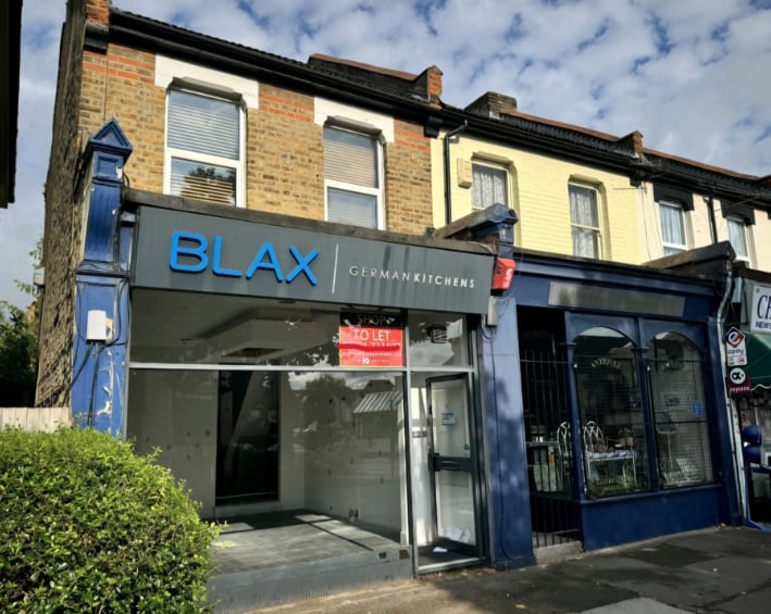 64 Chase Side, Enfield to rent - Building Photo - Image 2 of 4