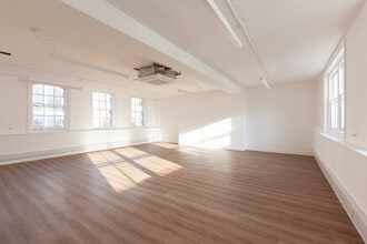 51-53 Margaret St, London to rent Building Photo- Image 1 of 6