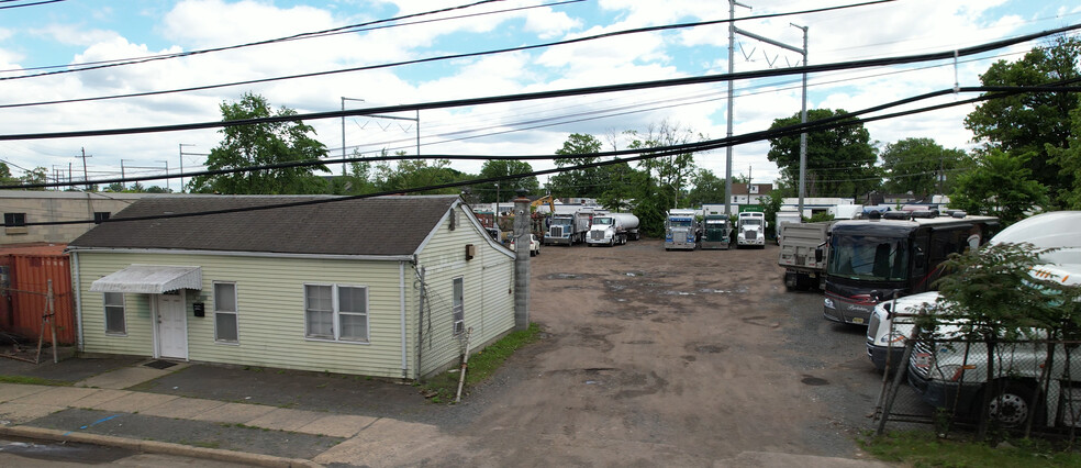 138 E 11th Ave, Roselle, NJ for rent - Building Photo - Image 3 of 5