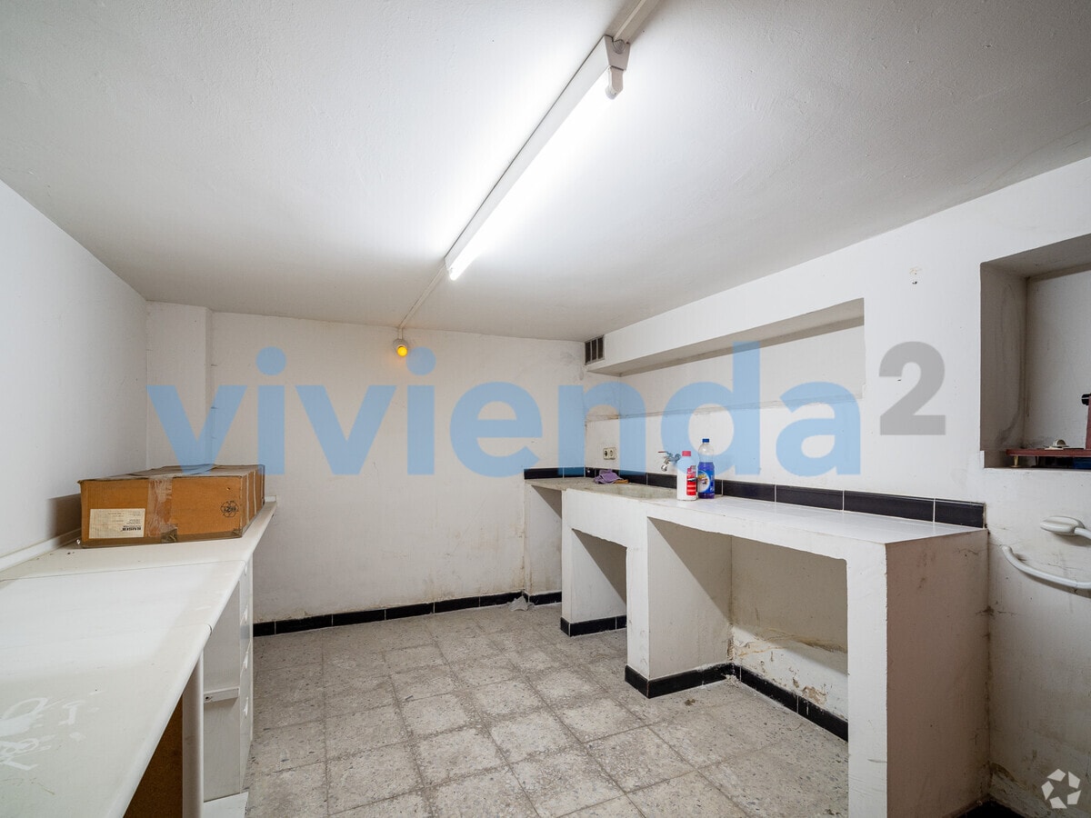 Madrid, MAD 28035 - Unit Puerta 01, Esc. 1 - - Interior Photo - Image 2 of 12