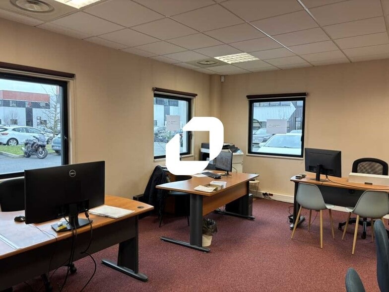 Office in Rillieux-la-Pape to rent - Interior Photo - Image 3 of 13