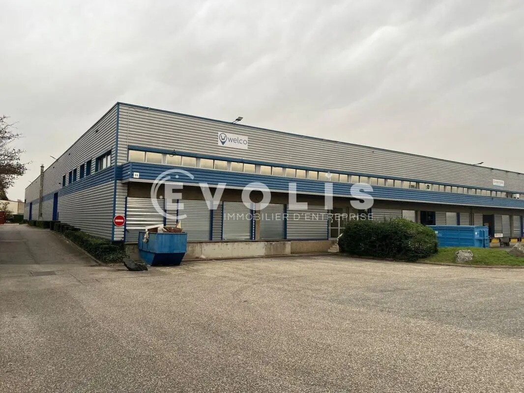 Light Industrial in Chassieu to rent Building Photo- Image 1 of 18