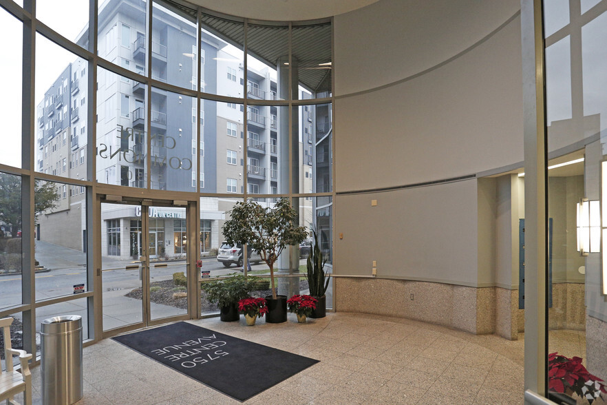 5750 Centre Ave, Pittsburgh, PA for sale - Lobby - Image 1 of 1