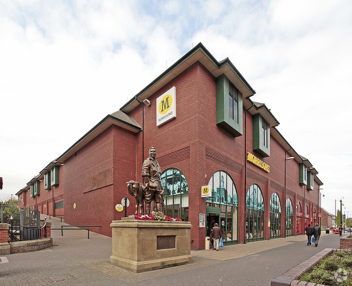 Unit 1 Ocean Road, South Shields to rent - Building Photo - Image 2 of 2