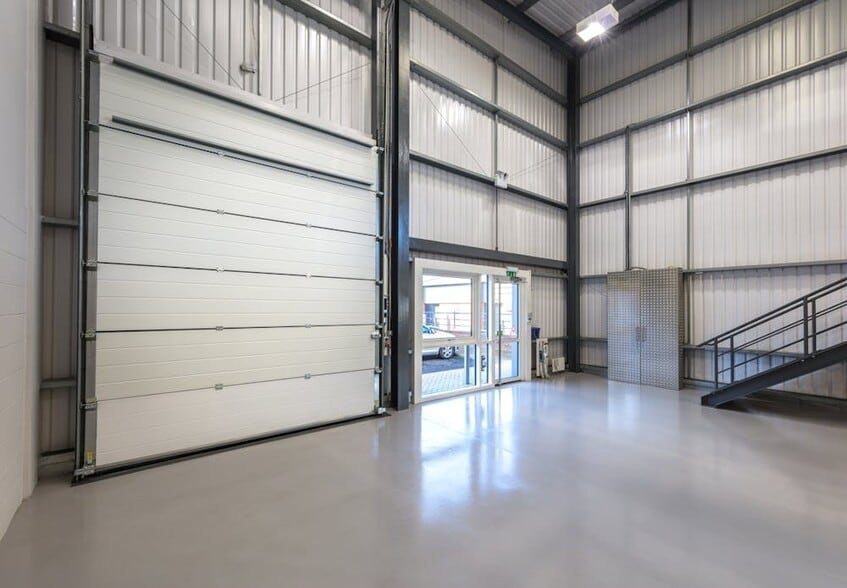 933-936 Yeovil Rd, Slough to rent - Building Photo - Image 3 of 15