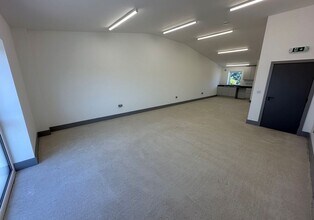 La Route Du Braye, Guernsey to rent Interior Photo- Image 2 of 5