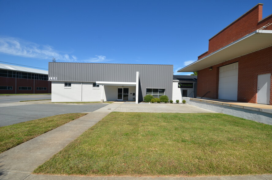 1315 S Main St, Winston-Salem, NC for rent - Building Photo - Image 1 of 9