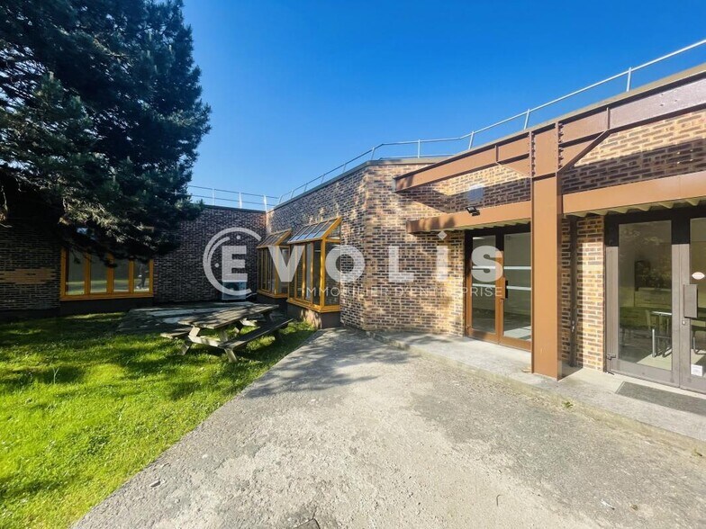 Light Industrial in Croissy-Beaubourg to rent - Building Photo - Image 1 of 10