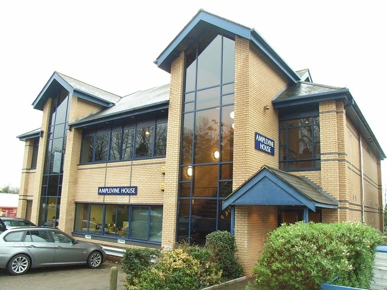 76 Dukes Rd, Southampton for sale - Primary Photo - Image 1 of 22