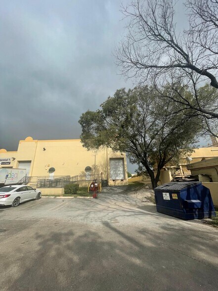 2005 NW 110th Ave, Miami, FL to rent - Building Photo - Image 3 of 21