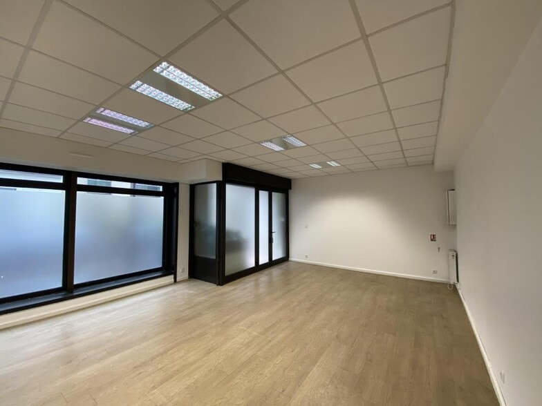 Retail in Paris for sale - Interior Photo - Image 2 of 4