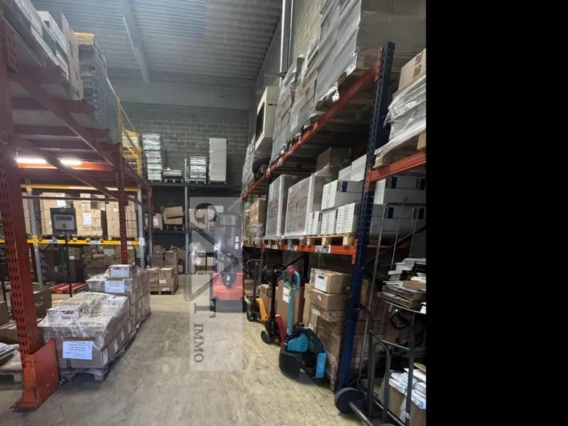 Industrial in Ivry-sur-Seine to rent Interior Photo- Image 1 of 16