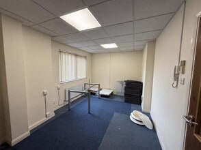 Ash Rd, New Ash Green to rent Interior Photo- Image 2 of 3
