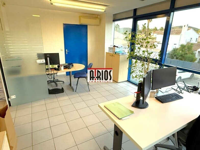 Office in Hyères for sale - Building Photo - Image 2 of 20