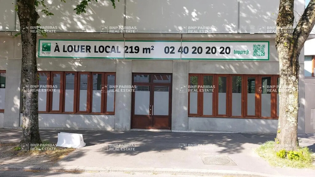Location Commerce 219 m² - Photo 1