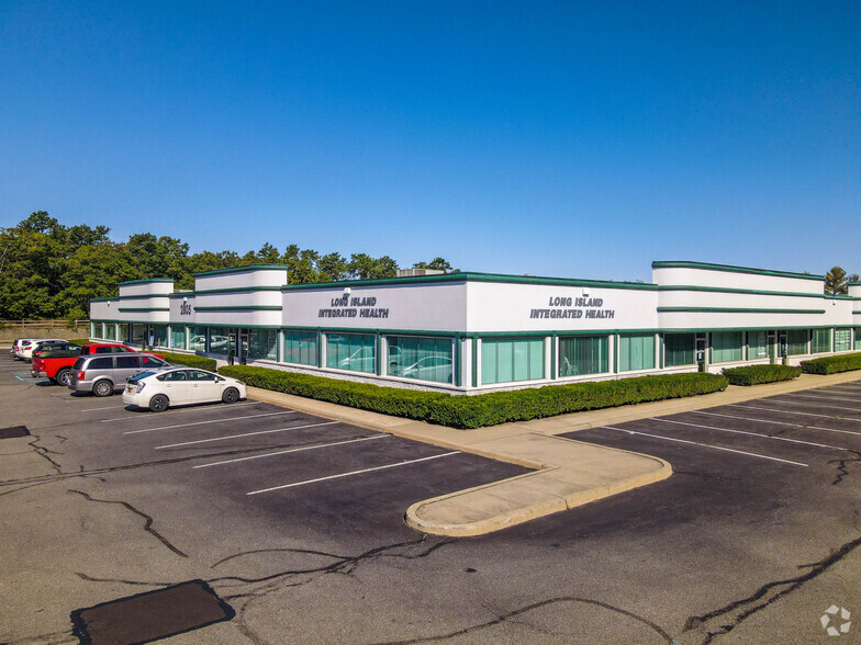 2805 Veterans Memorial Hwy, Ronkonkoma, NY for rent - Building Photo - Image 2 of 11