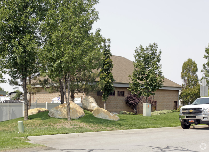 86 S 1250 W, Centerville, UT for rent - Building Photo - Image 3 of 22