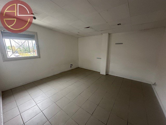 Retail in Launaguet for sale - Interior Photo - Image 3 of 8