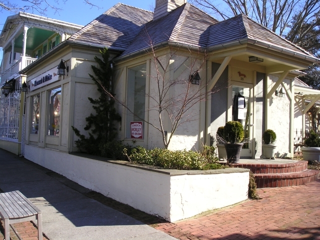 38 Jobs Ln, Southampton, NY for rent - Primary Photo - Image 1 of 7