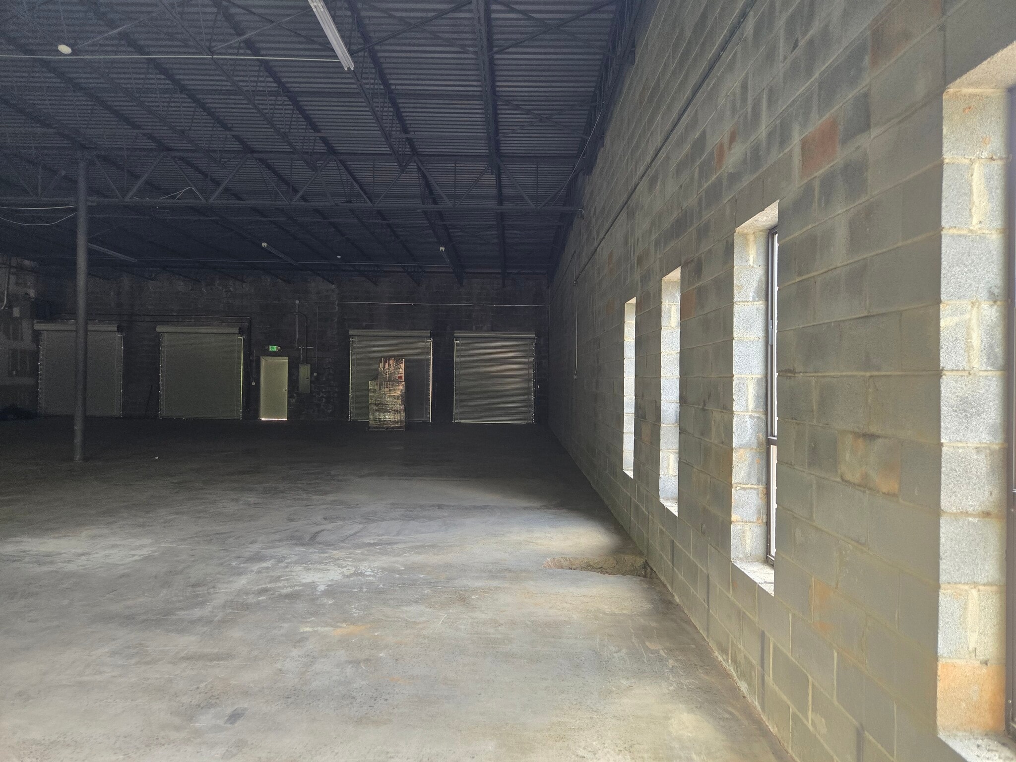 1803 Associates Ln, Charlotte, NC to rent Interior Photo- Image 1 of 7