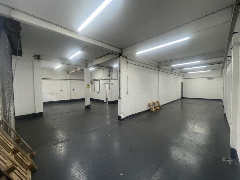 Whieldon Rd, Stoke On Trent to rent - Building Photo - Image 2 of 4