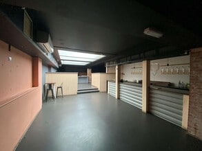 21 High St, Camberley to rent Interior Photo- Image 2 of 2