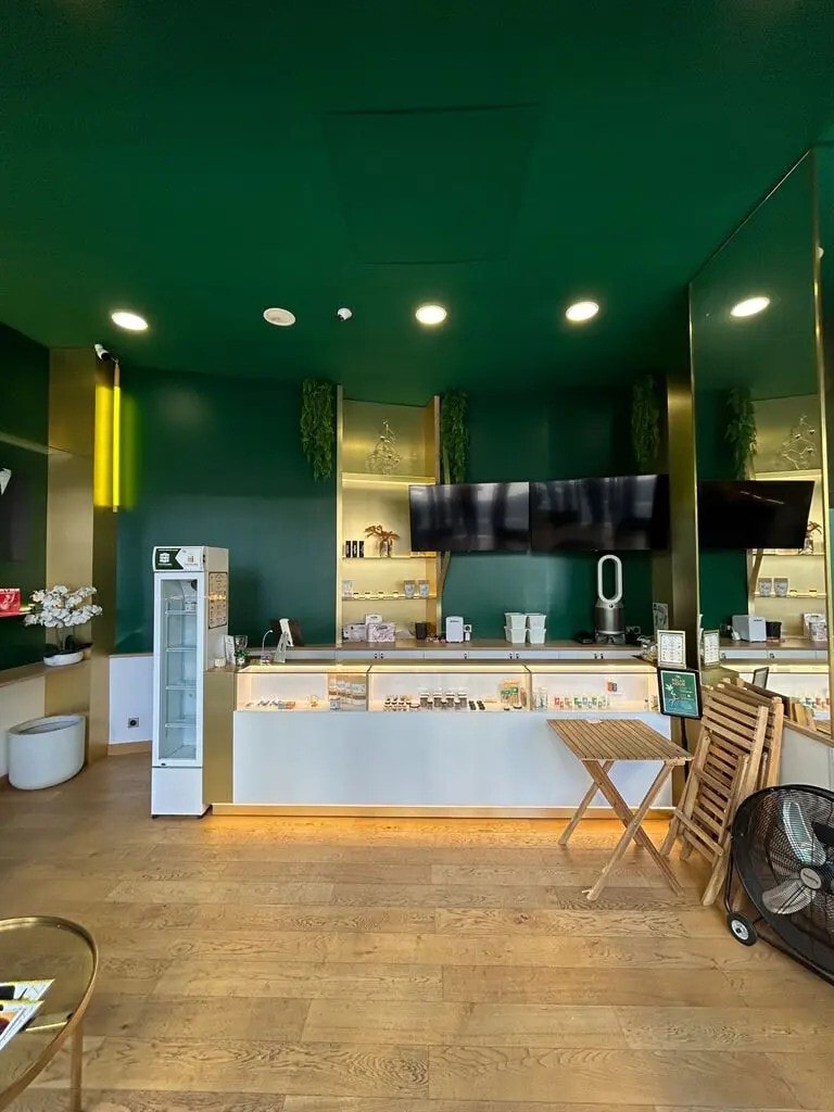 Location Commerce 67 m² - Photo 1