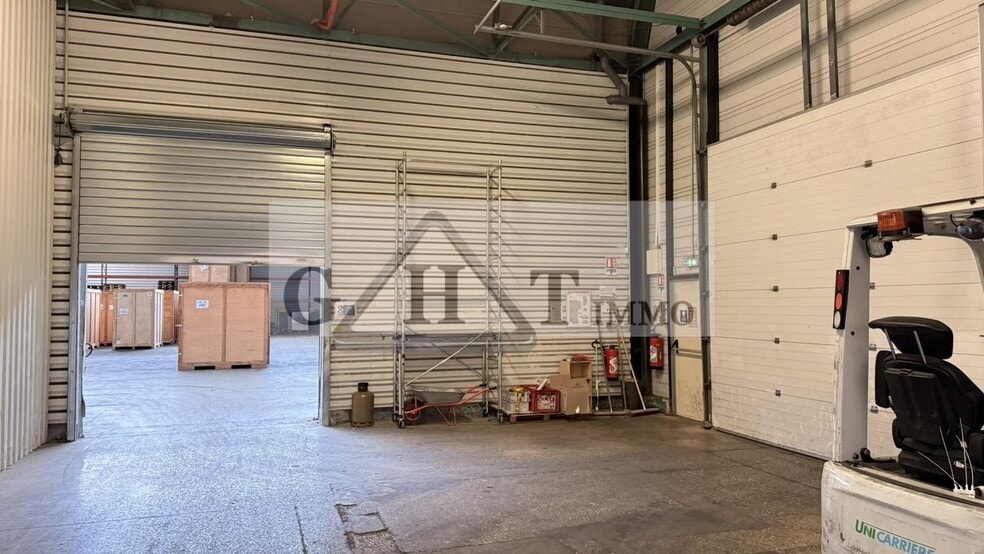 Industrial in Mareuil-lès-Meaux to rent - Building Photo - Image 2 of 21