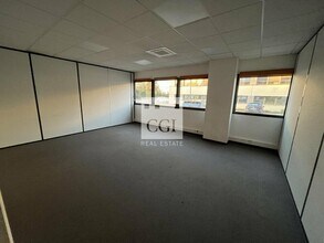 Office in Saint-Priest to rent Interior Photo- Image 1 of 1