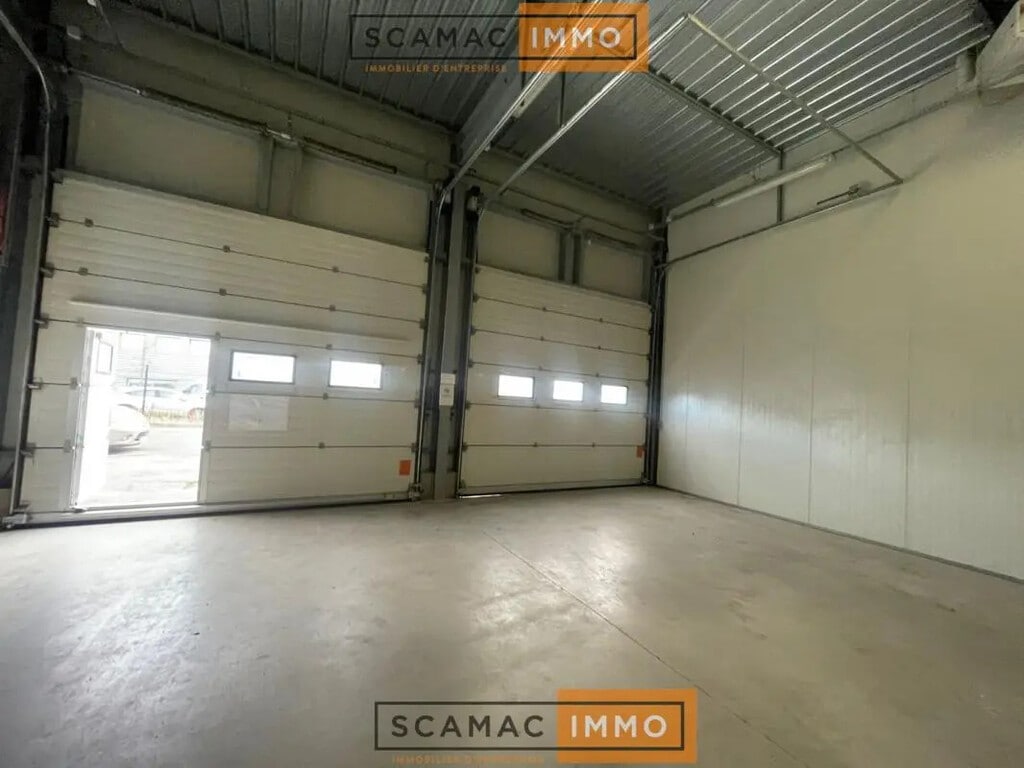 Vente Entrepôt 741 m² - Photo 1